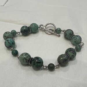 Elegant Green Beaded Bracelet